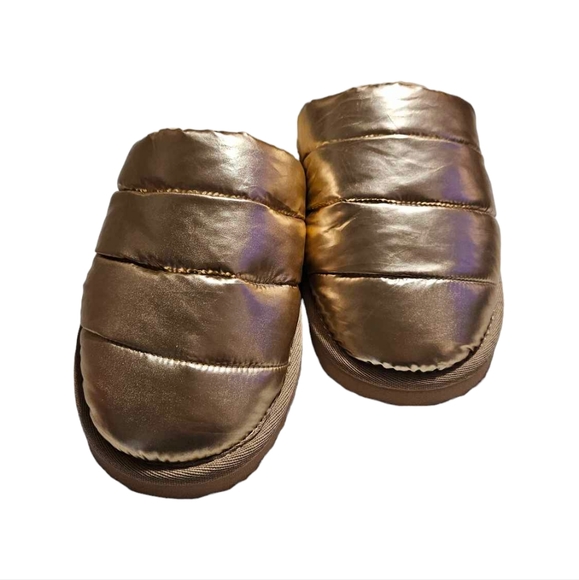 Alpine Design Lara Metallic Gold Sherpa Puffer Slippers - Picture 7 of 7